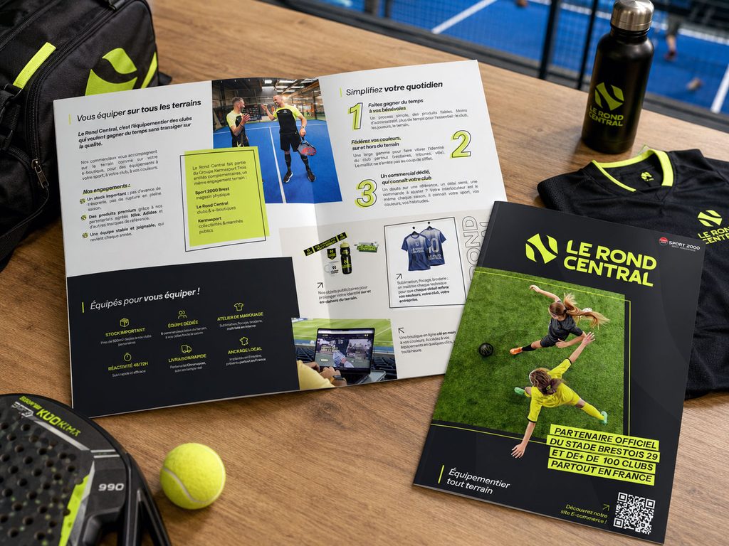 Plaquette commerciale Le Rond Central ouverte sur sa double page